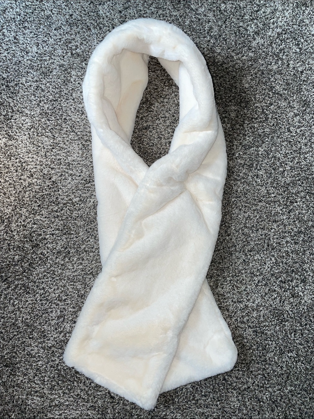 NWOT Sprigs Plush White Faux Fur Scarf